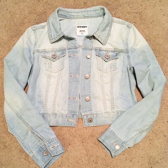 cropped light wash denim jacket